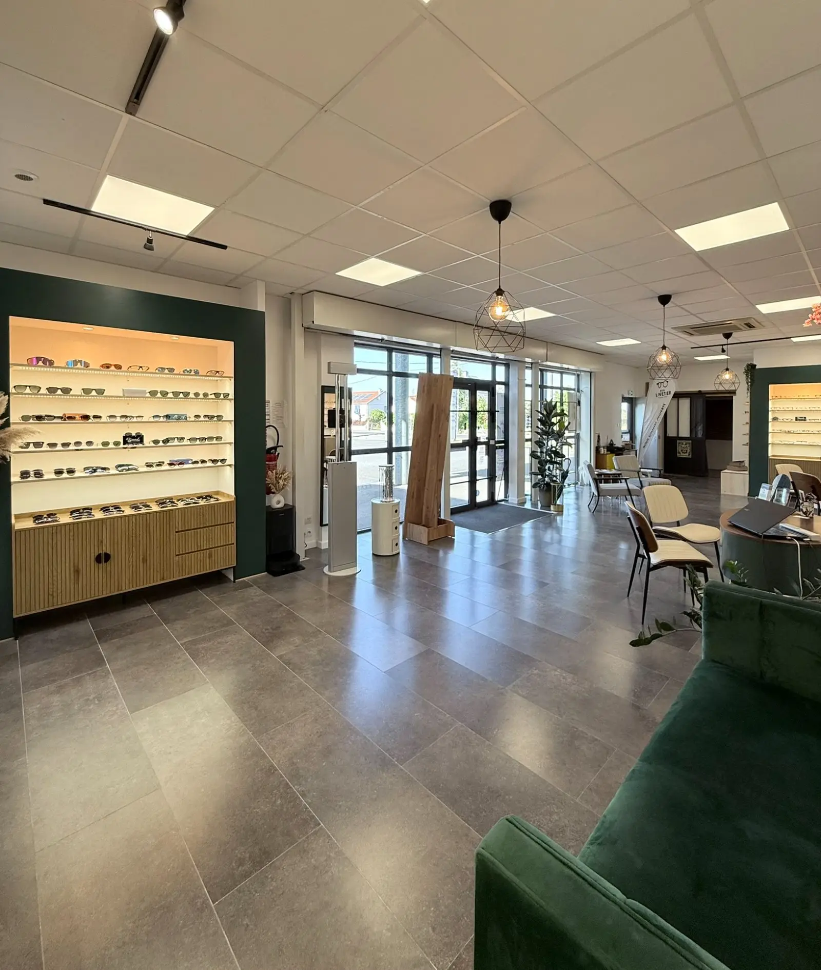 L'entrée du magasin, vue nette